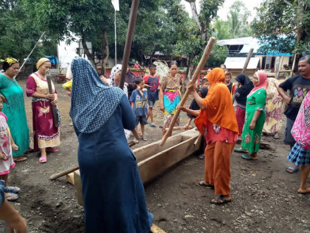 Album : PESTA PANEN TARI PADEKKO